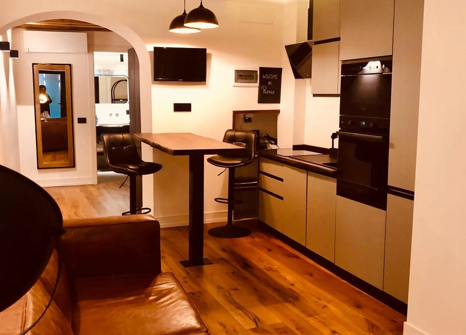 Mb Suite Navona Luxury Apartment contacts